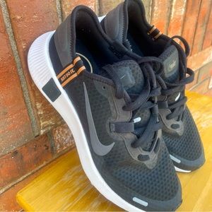 Nike Reposto Women’s tennis shoes